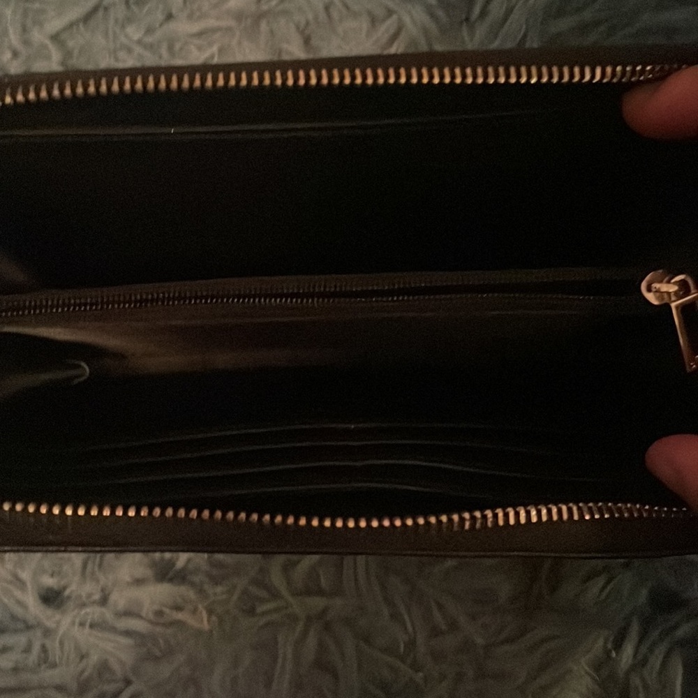 Guess Wallet - Picture 5 of 7